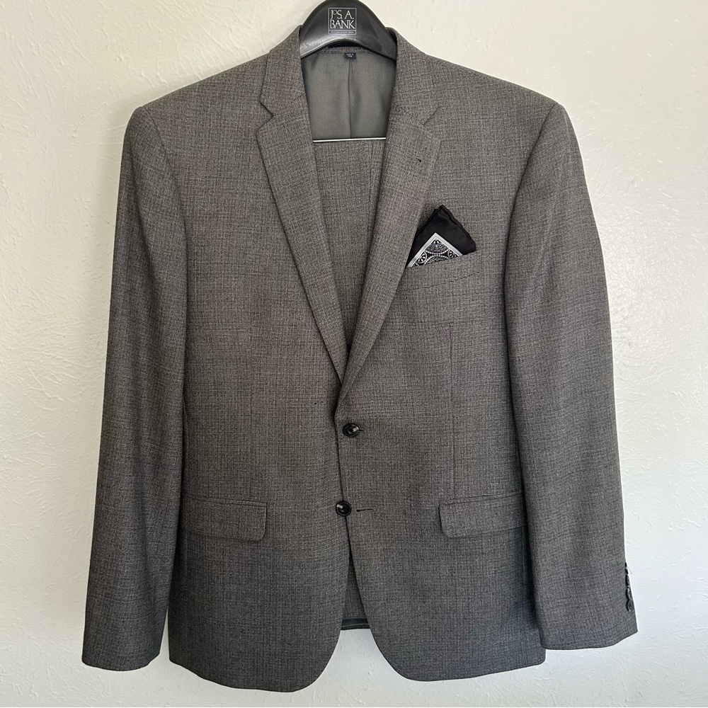 Jos. A. Bank Gray 1905 Wool Slim Fit Gray Suit Jacket and Pants Business 42R